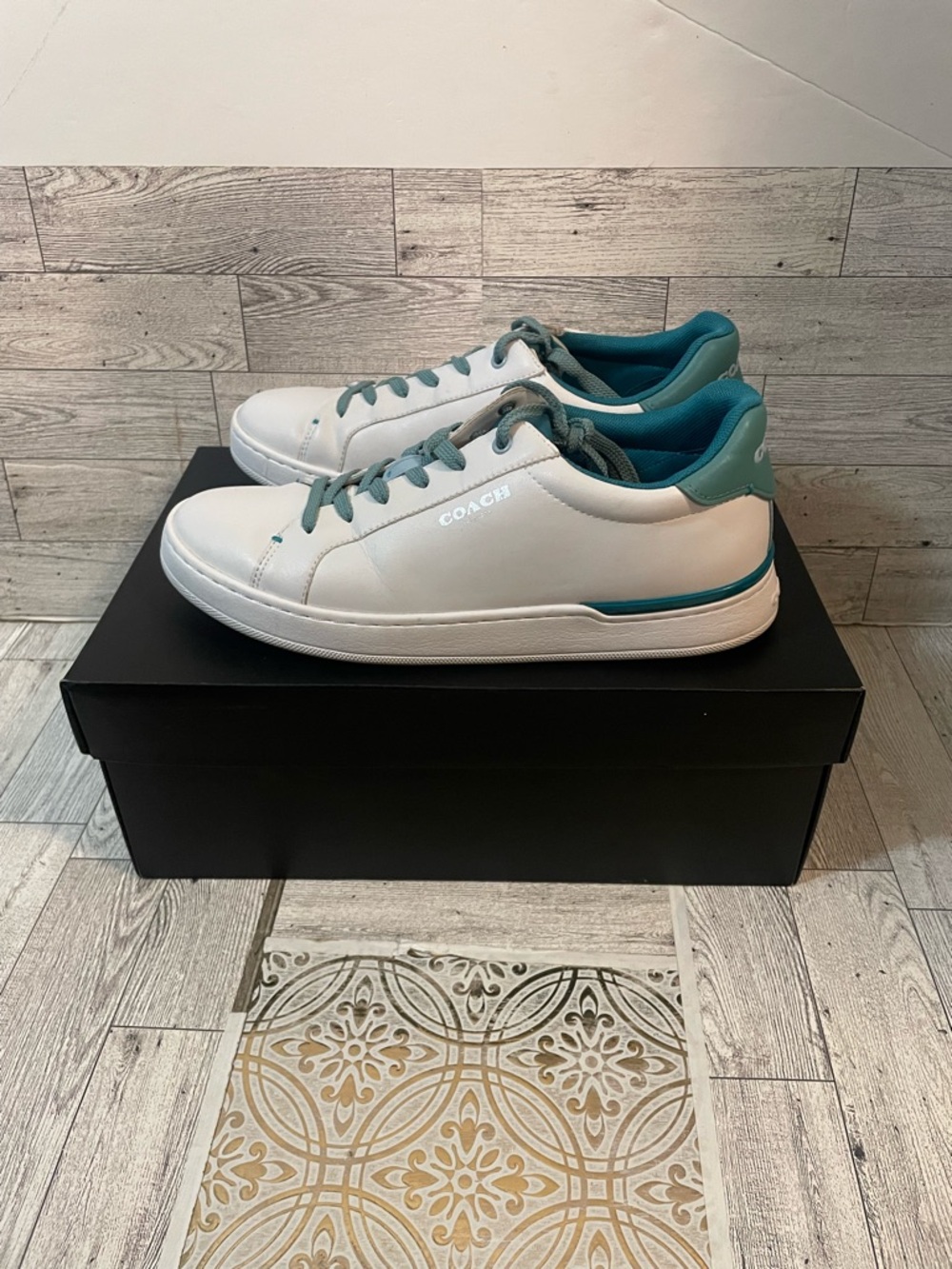 Coach clip White leather low top Sneakers with Teal women size 9 - Picture 2 of 10